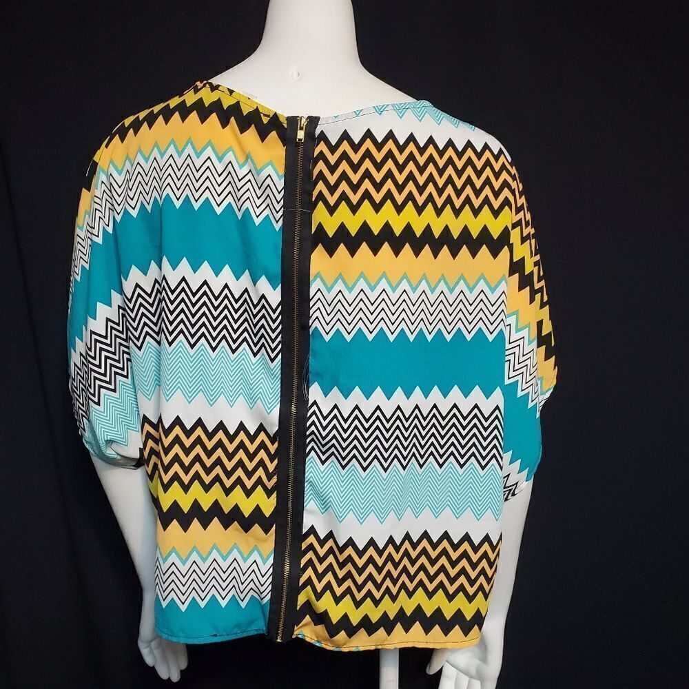 Buttons Chevron Top with Back Zipper (M) - Picture 4 of 5